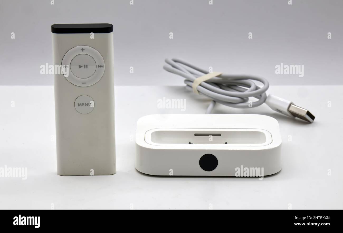 Recharge dock for Apple Ipod Classic with remote control. Vintage