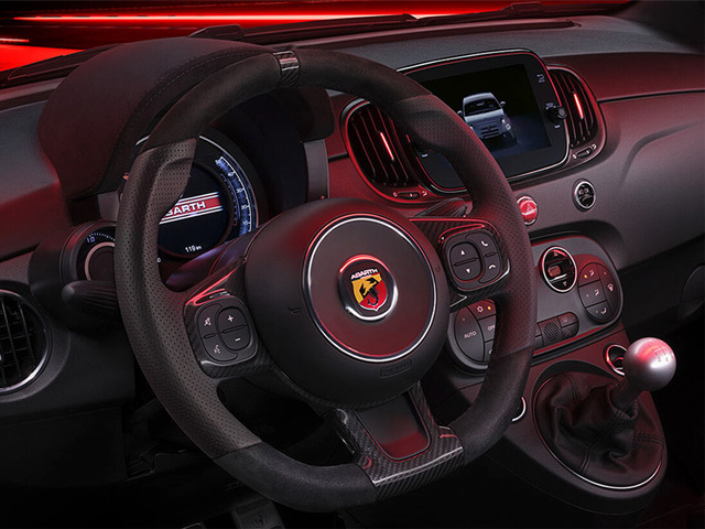 695（アバルト）のカタログ｜中古車なら【カーセンサーnet】