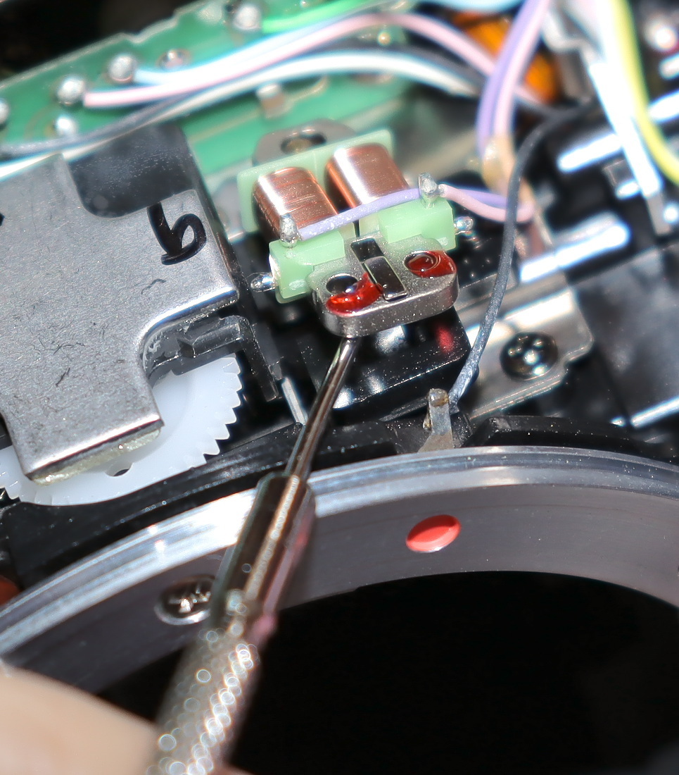 PENTAX K-S1 の黒死病（こくしびょう）の修理。私の場合は、消磁器を