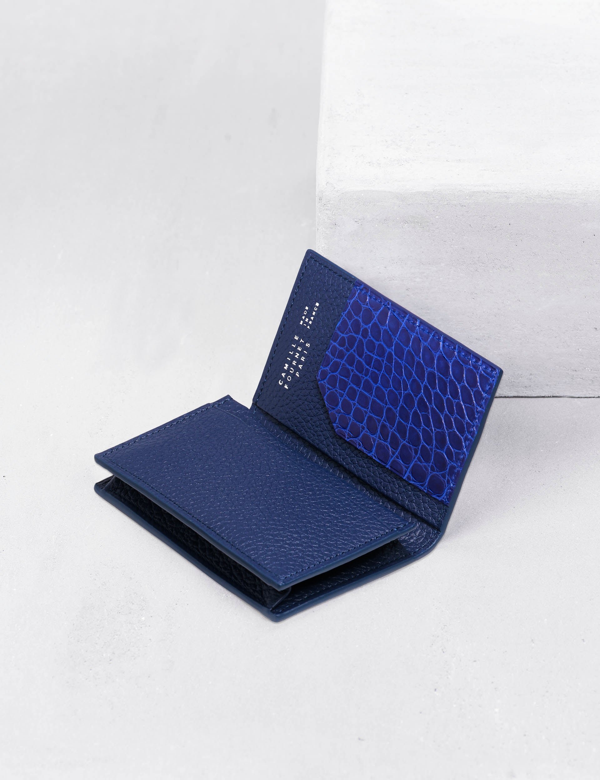 信頼を築く最初の一歩：カミーユ・フォルネのカードケース・名刺入れ