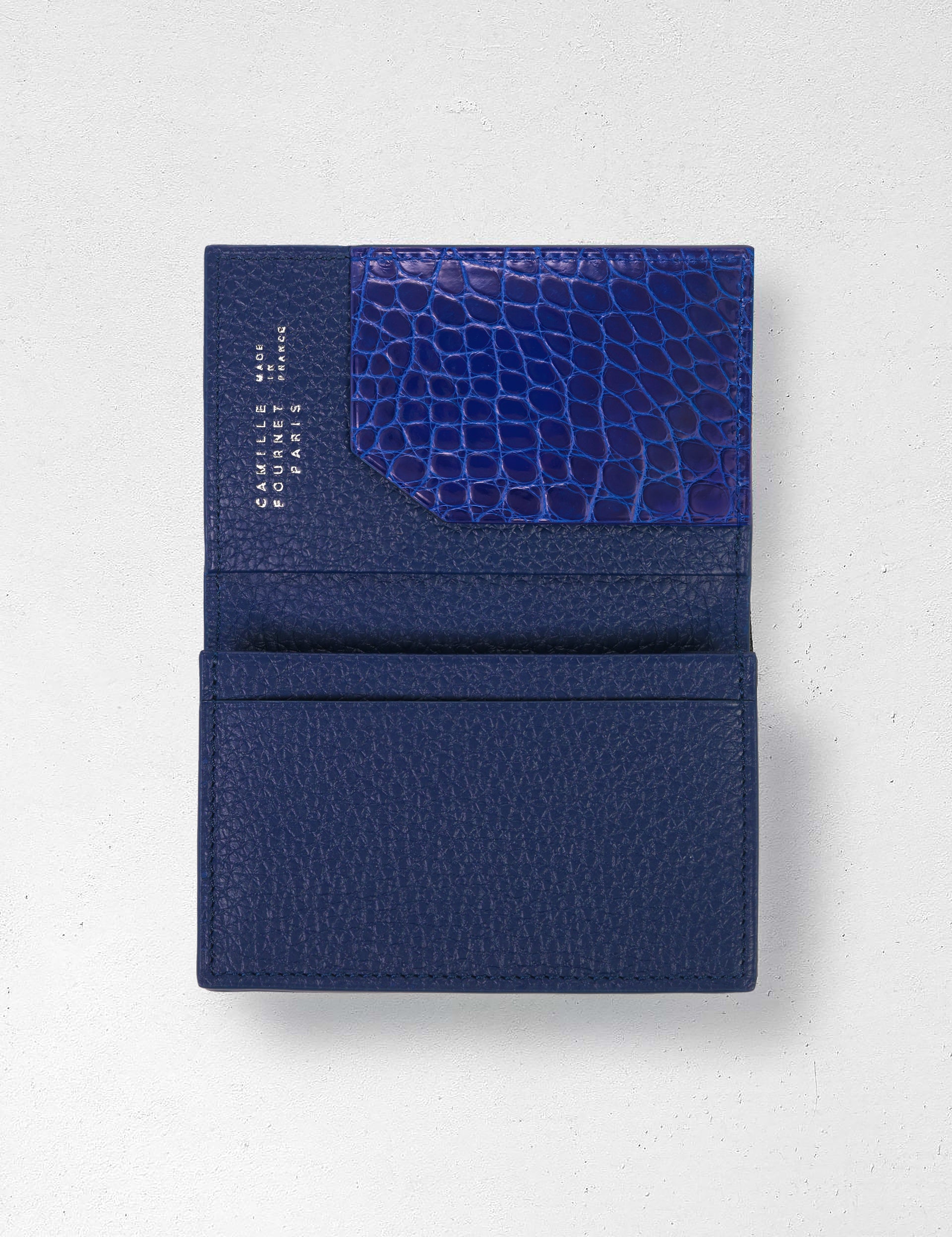 信頼を築く最初の一歩：カミーユ・フォルネのカードケース・名刺入れ