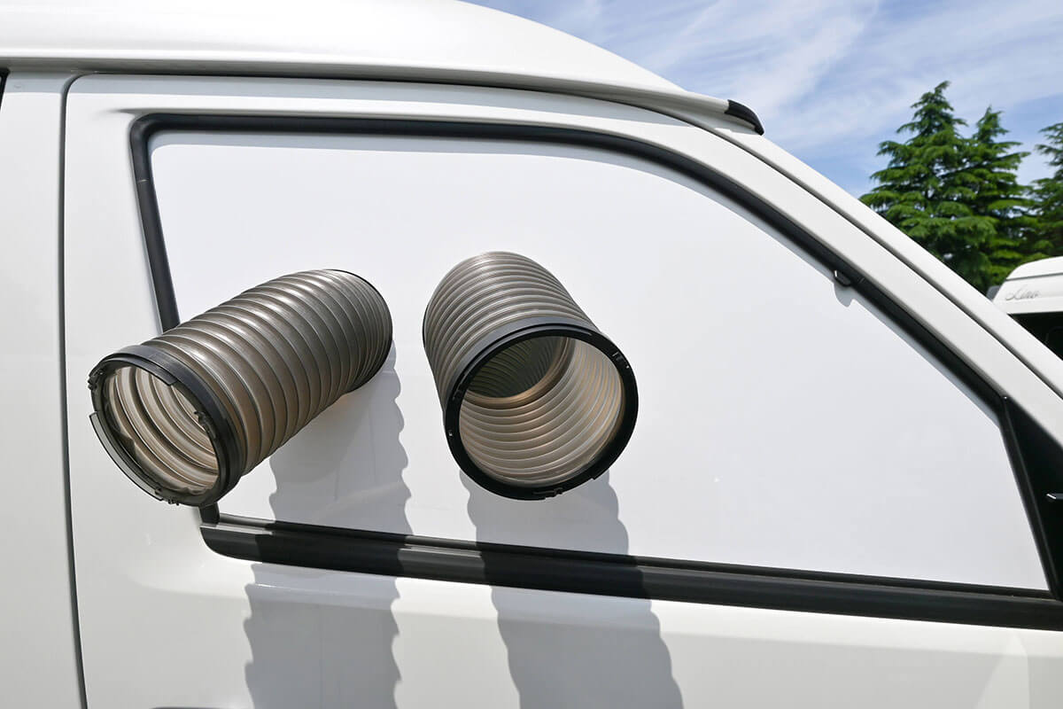 キャンピングカーにエアコンWAVE2を設置！プロフェッショナルな