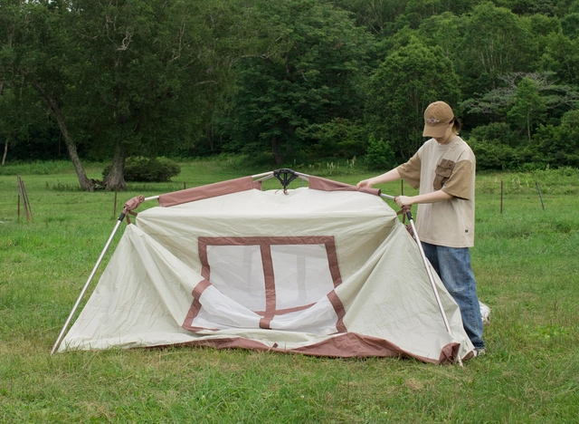 S'moreからワンタッチで設営可能なカーサイドテント「Etana」登場