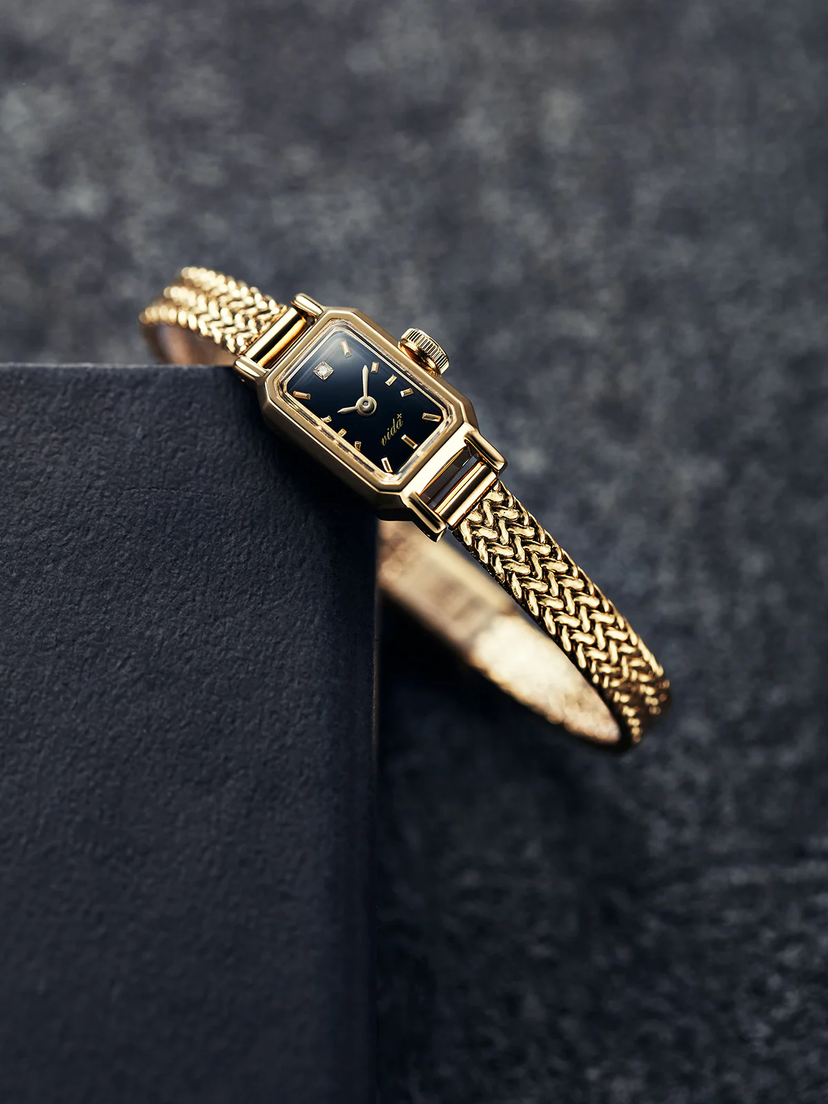 VIDA+ ヴィーダプラス ゴールド ブラックフェイス Casket 腕時計