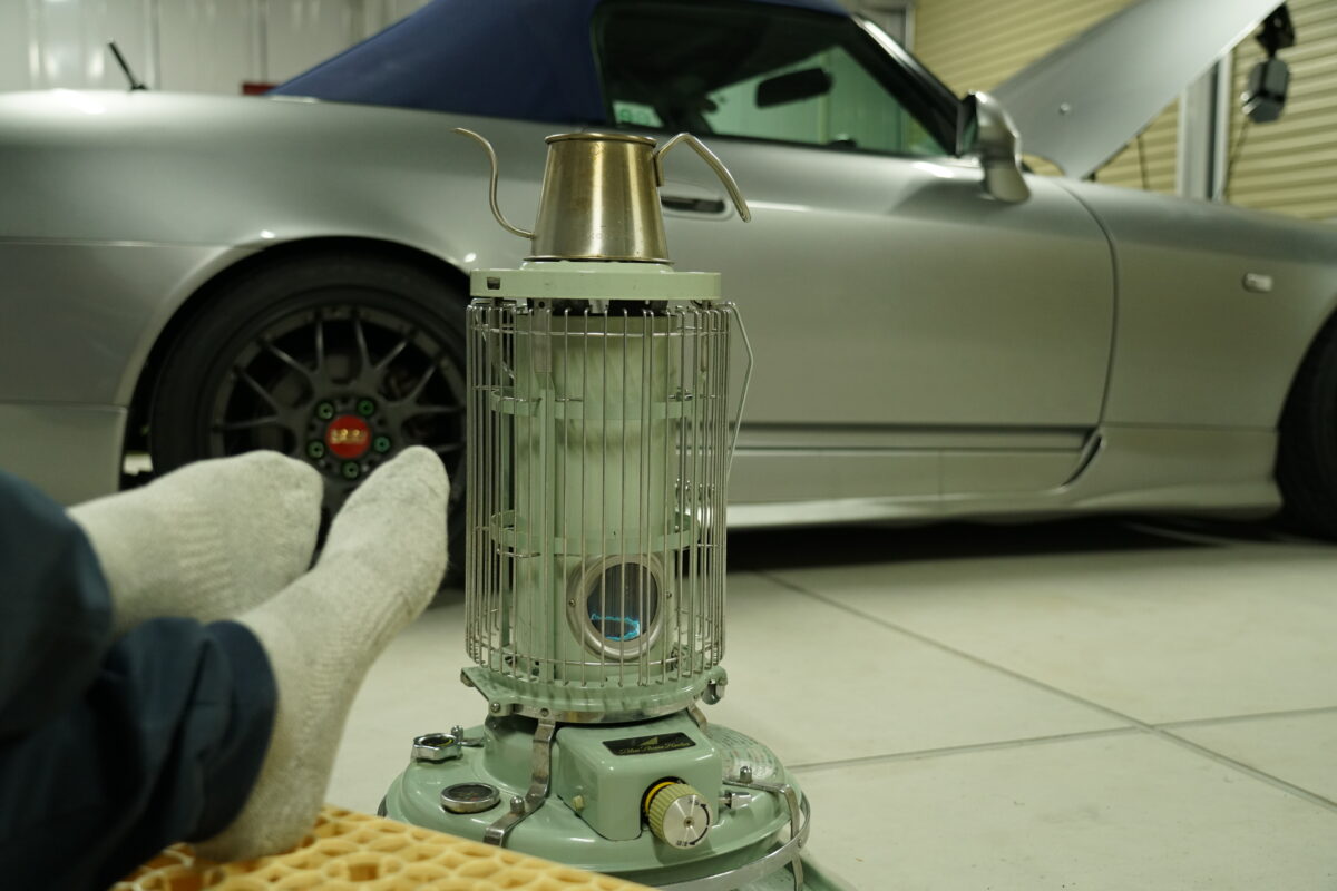 ガレージに昔から憧れだったブルーフレームヒーター(BF3902G)を導入