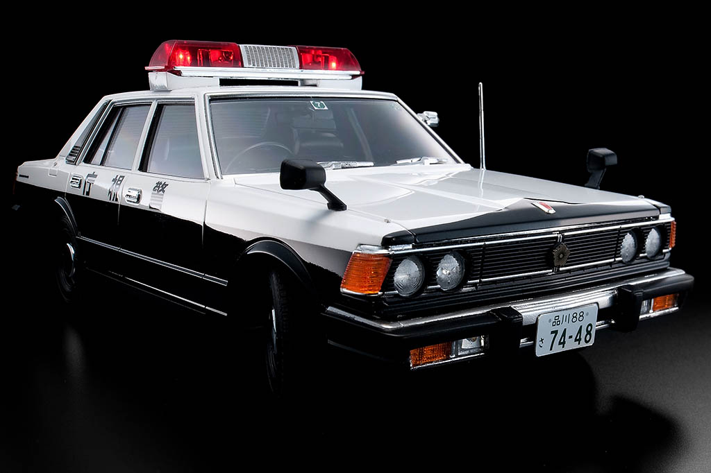 悪党どもには鬼より怖い、セドリックのパトカーじゃ！アオシマ製プラモ