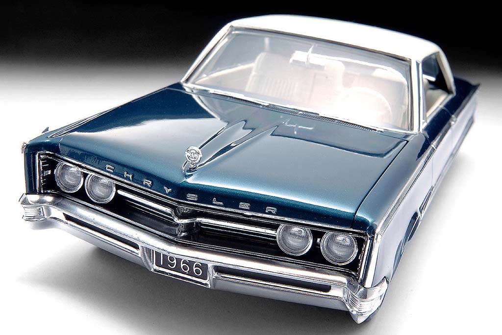 これが1966年のダンディ！ジョーハン製プラモ「クライスラー300」で