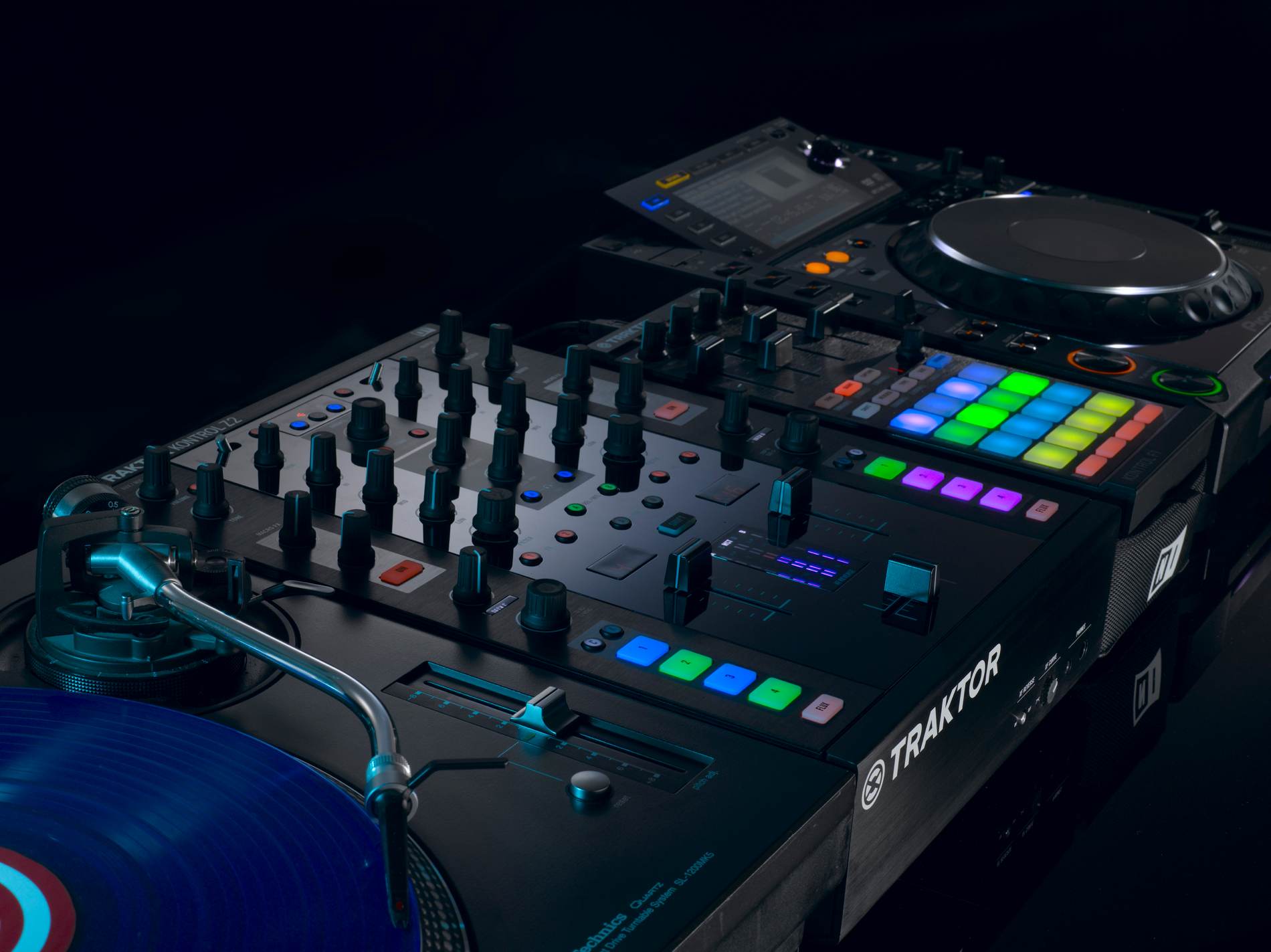 A Mixer, A Soundcard, a Controller: NI Traktor Kontrol Z2