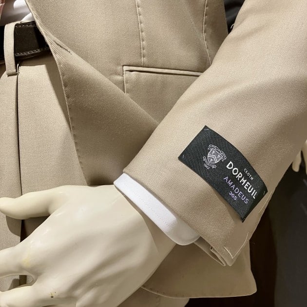 招きン』~ベージュ&グレーに合うピンク~｜ビームス ハウス メン 神戸