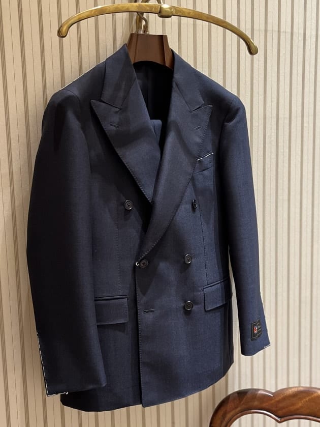 魅力的なダブルブレストスーツ。〈BEAMS F〉｜ビームス ハウス 六本木