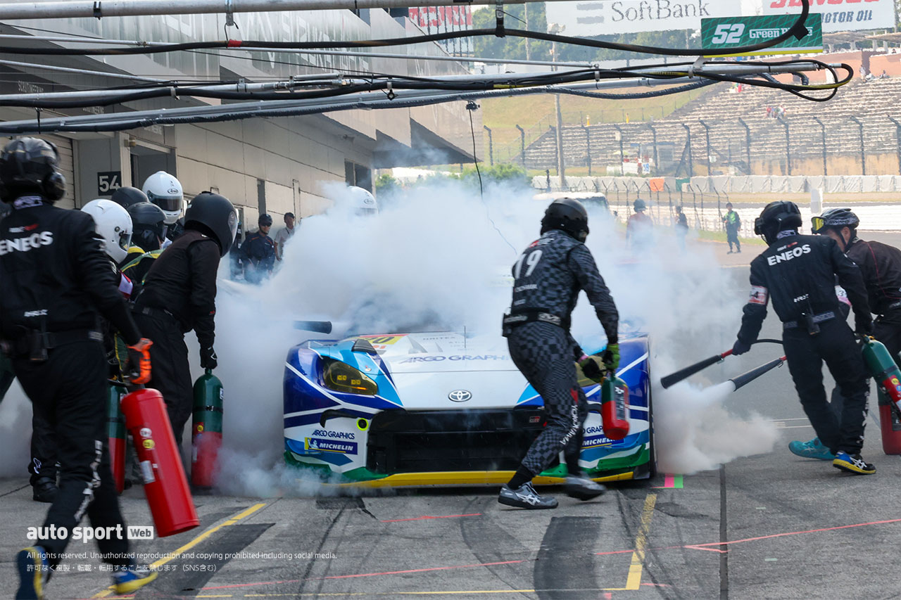 SHADE RACING、スーパーGT第5戦鈴鹿でのウォームアップ中の火災