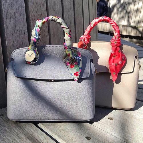 FURLA】こんなに可愛かったっけ?! スカーフ時計とマイパイパー｜AXESの