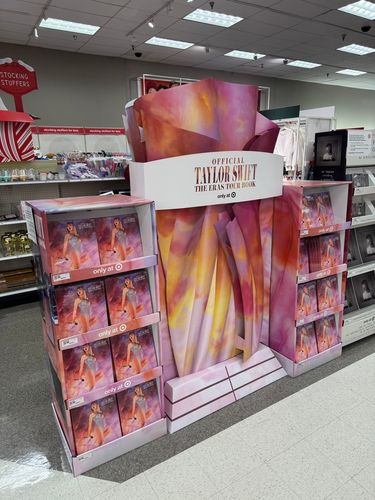テイラー・スウィフト「ザ・エラス・ツアー・ブック」限定販売