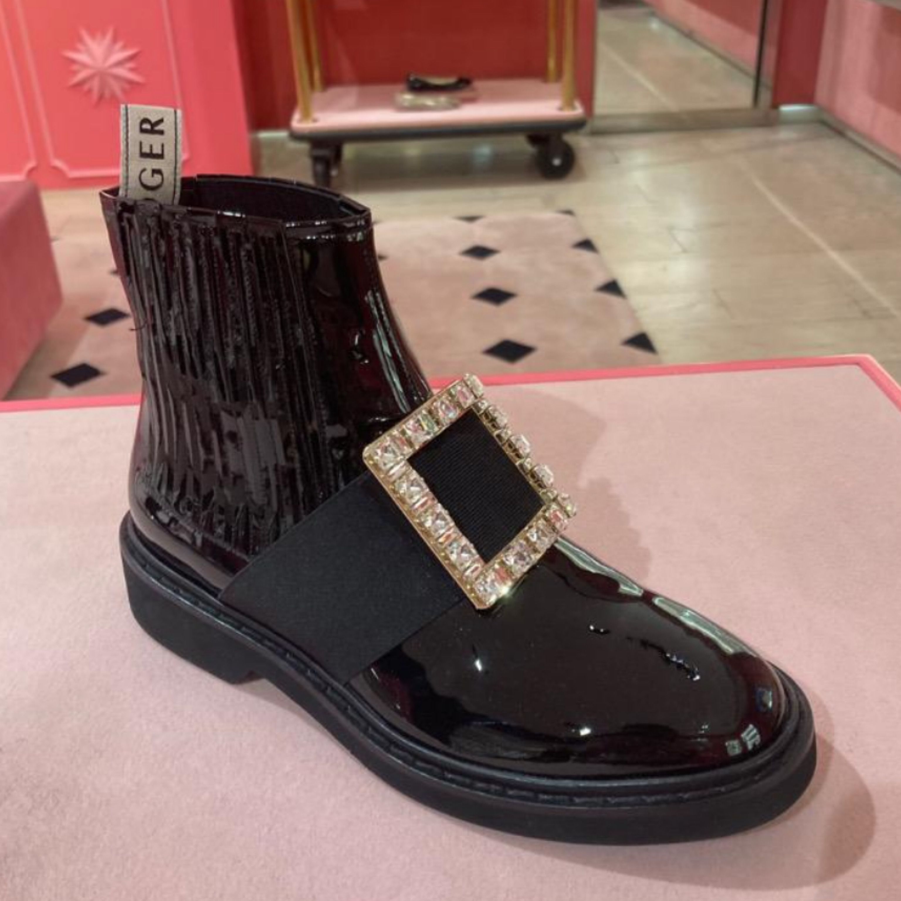 ロジェ・ヴィヴィエ Viv Rangersパテントレザーアンクルブーツ (Roger