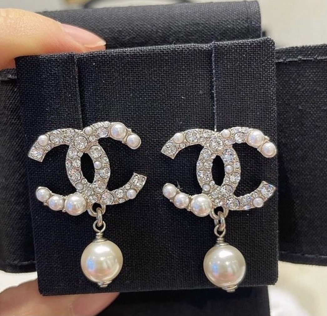 大人気【CHANEL】 CCロゴ パール & ストラス ピアス (CHANEL/ピアス