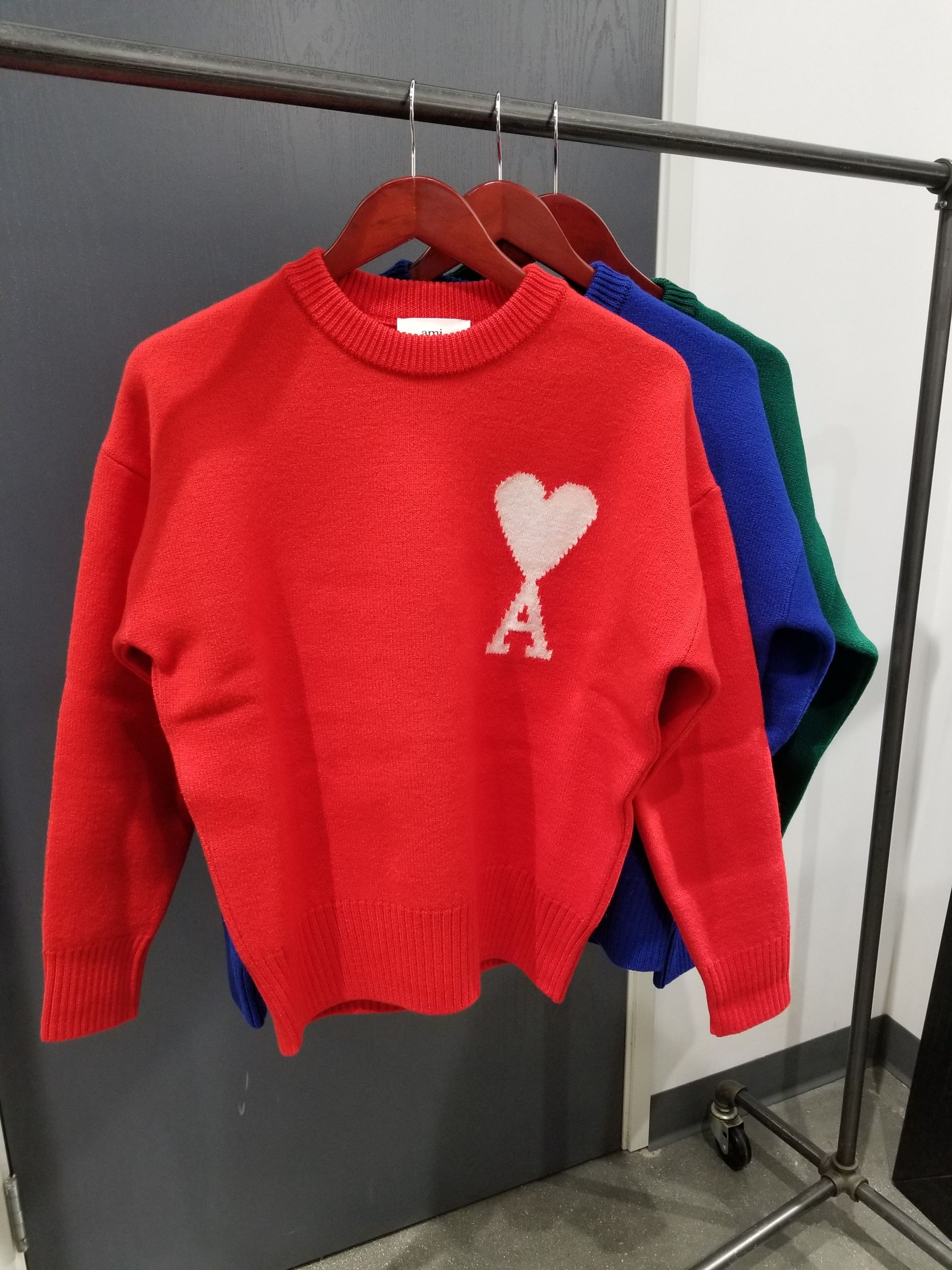 AMI PARIS｜アミパリ 男女共用 ハートロゴ オーバーサイズニット (AMI