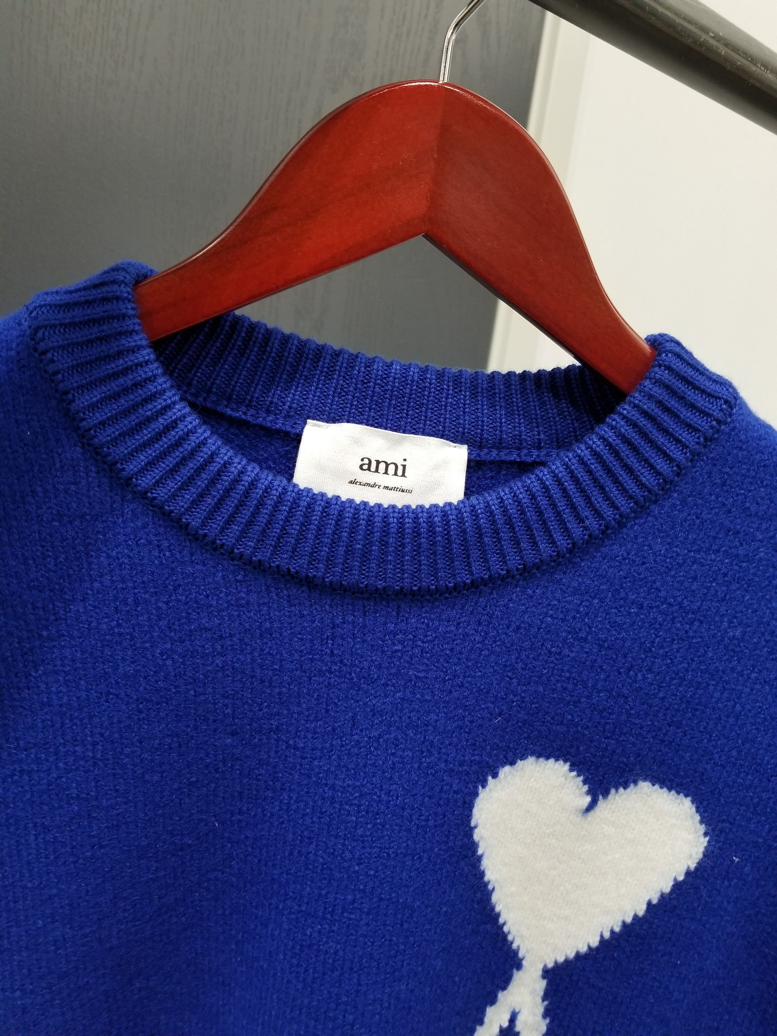 AMI PARIS｜アミパリ 男女共用 ハートロゴ オーバーサイズニット (AMI