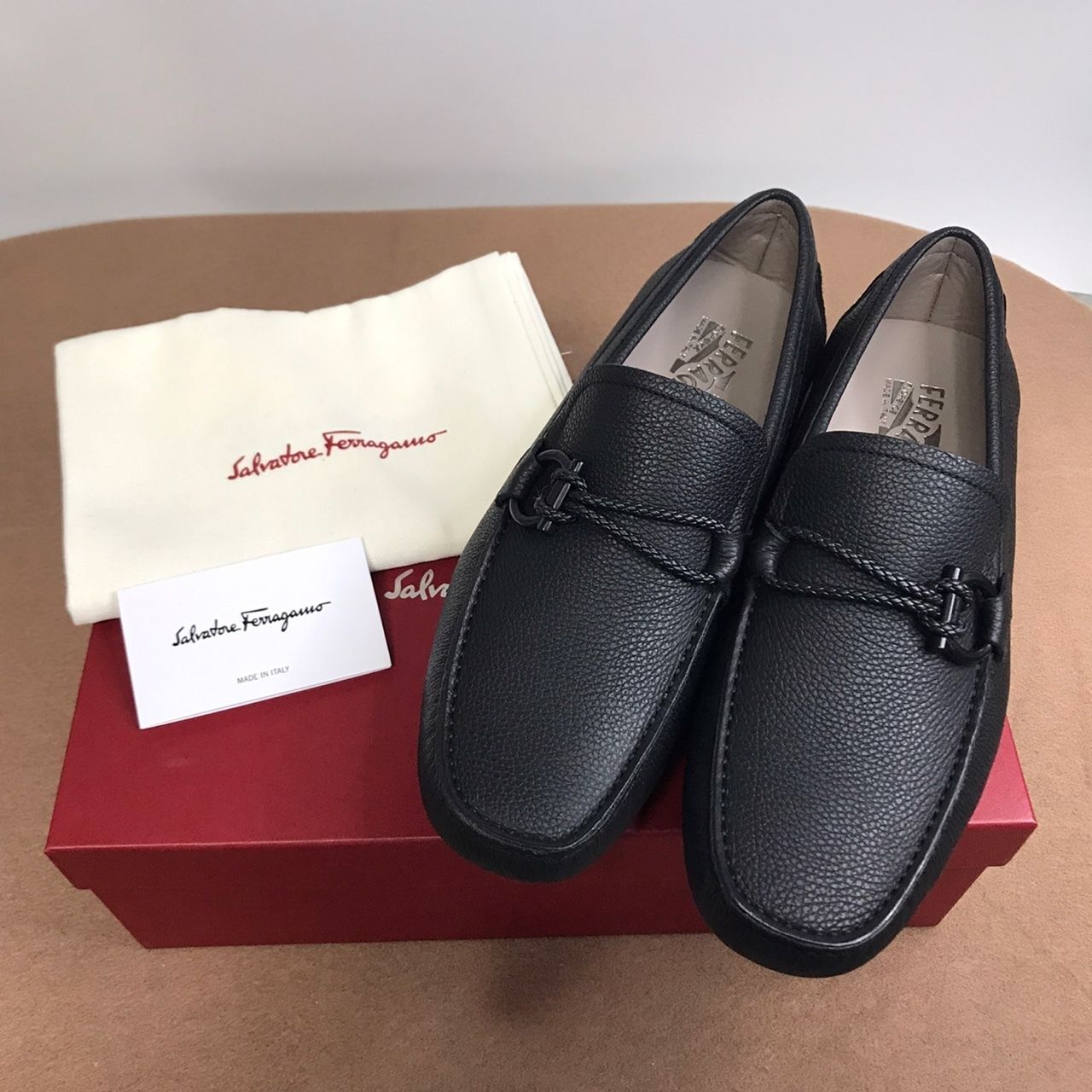 Ferragamo☆関税込 メンズローファー FRONT 4 NERO 0713330 (FERRAGAMO