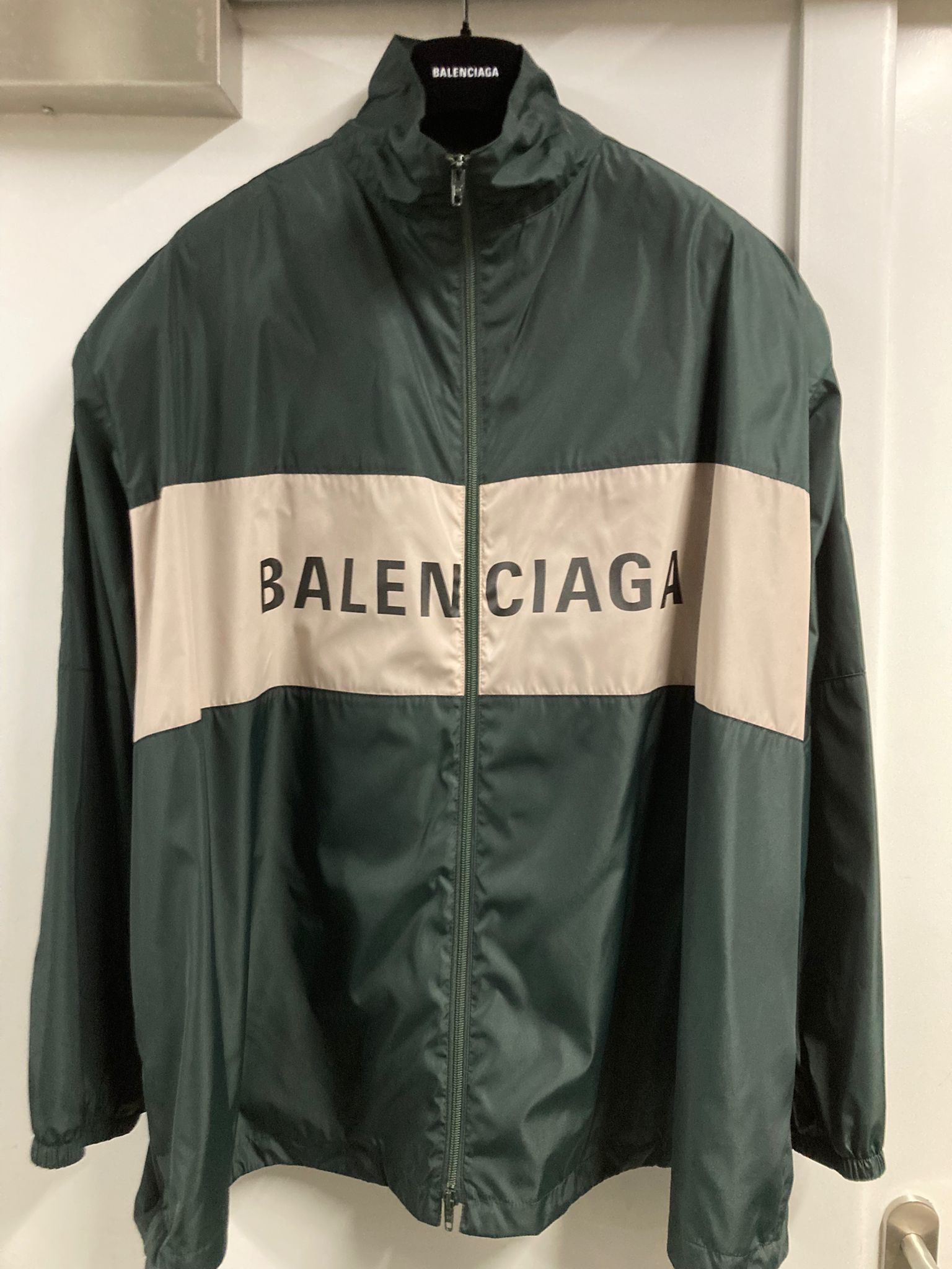 新色【BALENCIAGA】ロゴ ジップアップジャケット グリーン (BALENCIAGA