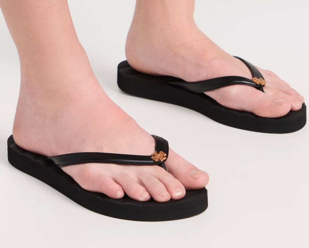 トリーバーチ トリーバーチ サンダル サンダル Tモノグラム ゴールド