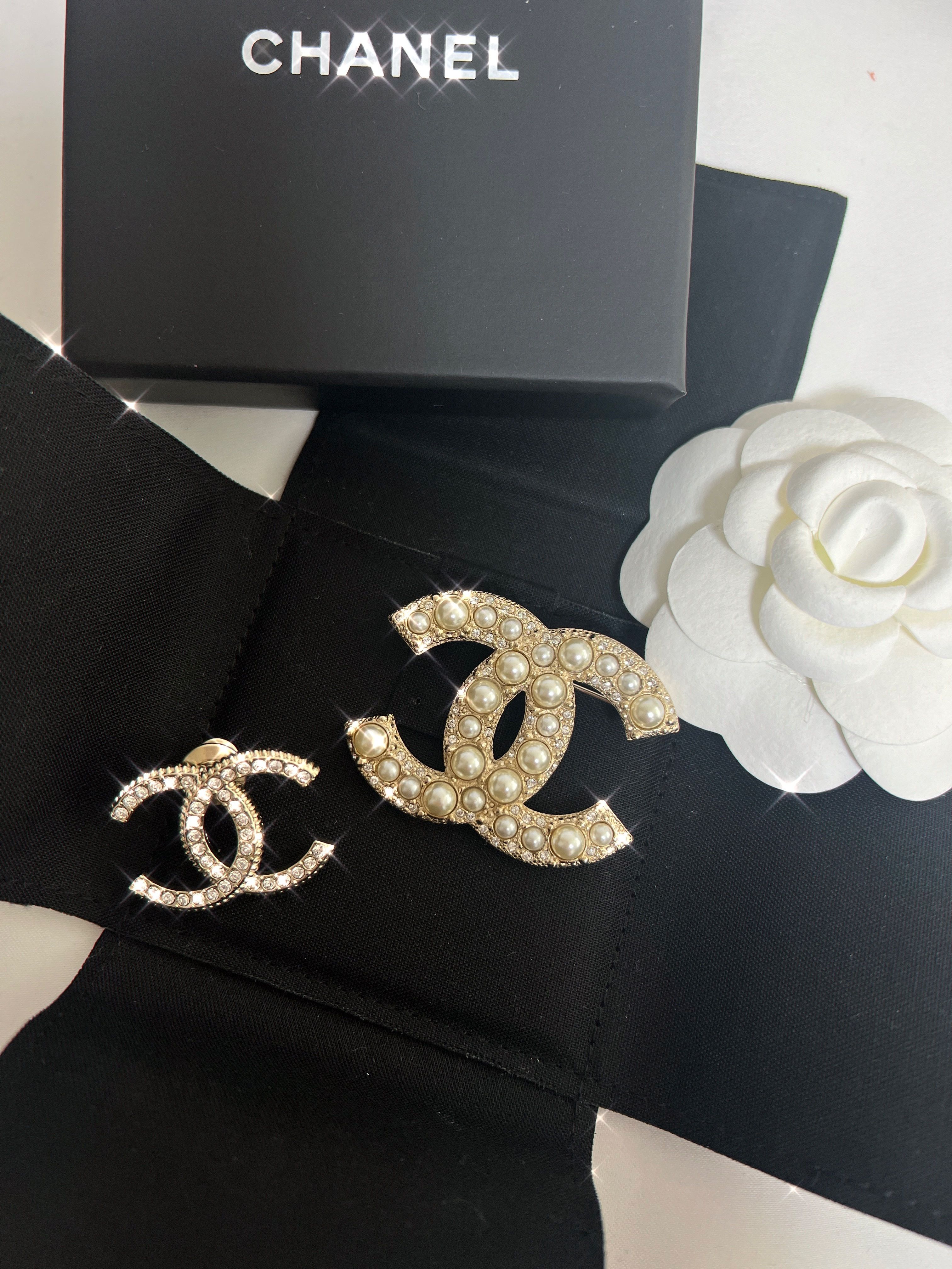 国内発送すぐ届く CHANEL シャネル クリスタル ブローチ CCロゴ