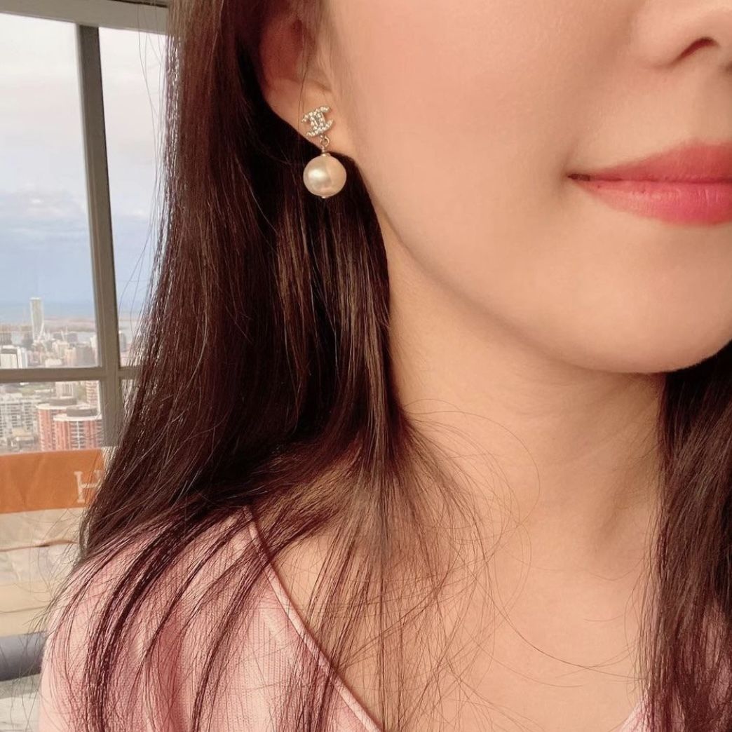 即完売【CHANEL】大人気 パールCCロゴピアス プレゼントにも (CHANEL