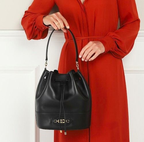 セールRalph LaurenレザーラージAndieドローストリングバッグ (Ralph