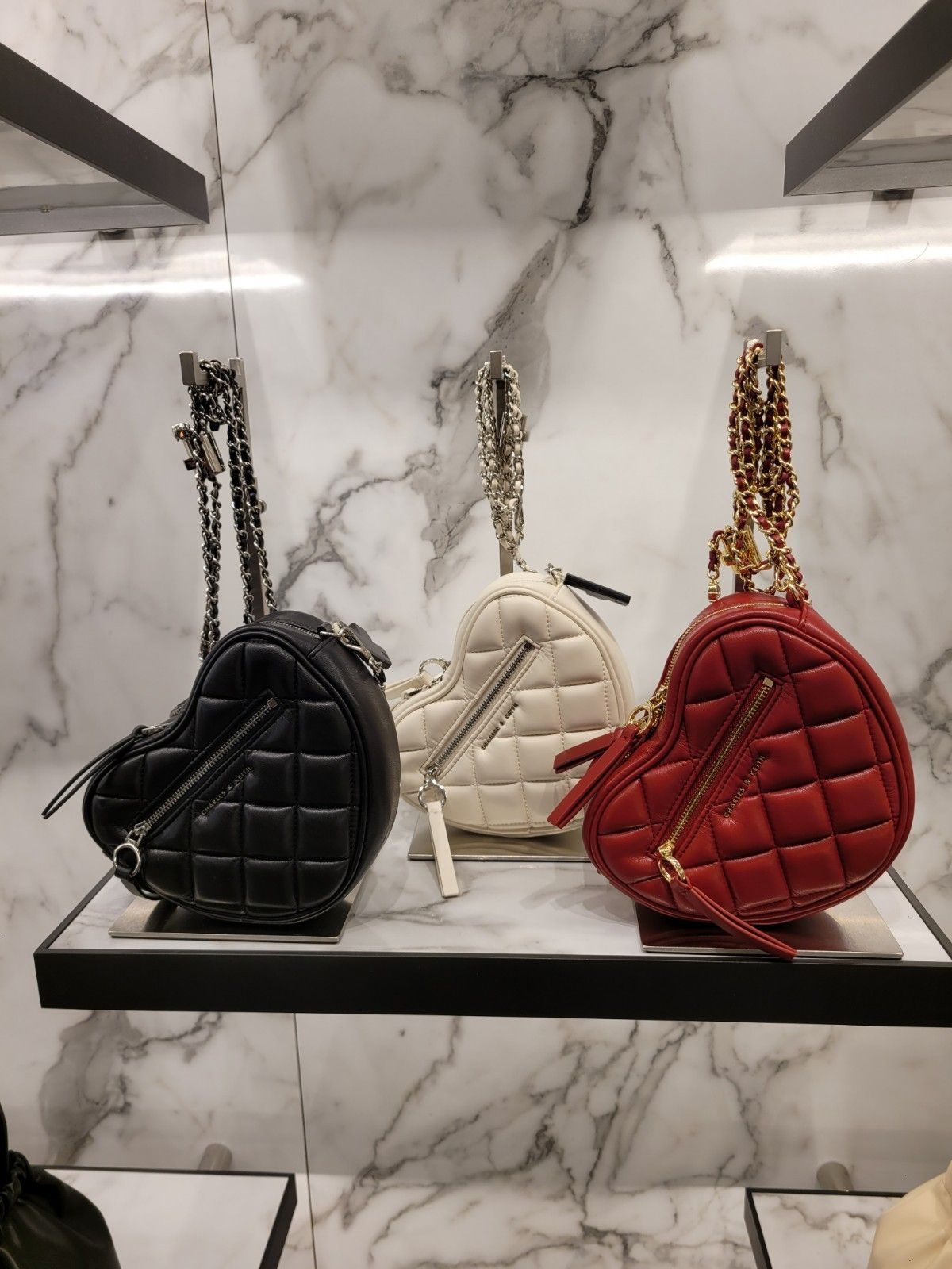 CHARLES & KEITH◇Philomena キルトハートクロスボディバッグ