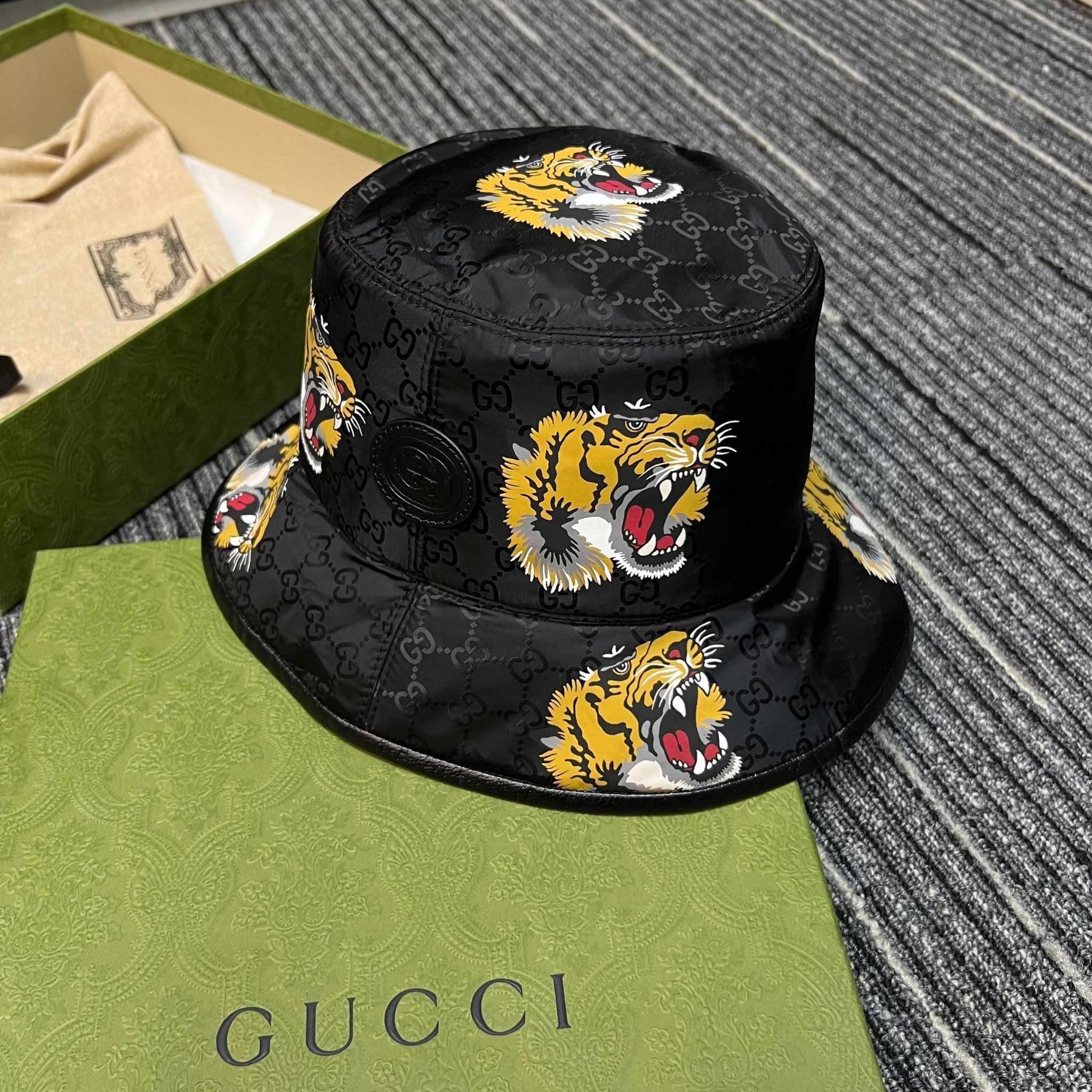 ☆GUCCI GG タイガー バケットハット☆関税負担なし (GUCCI/ハット