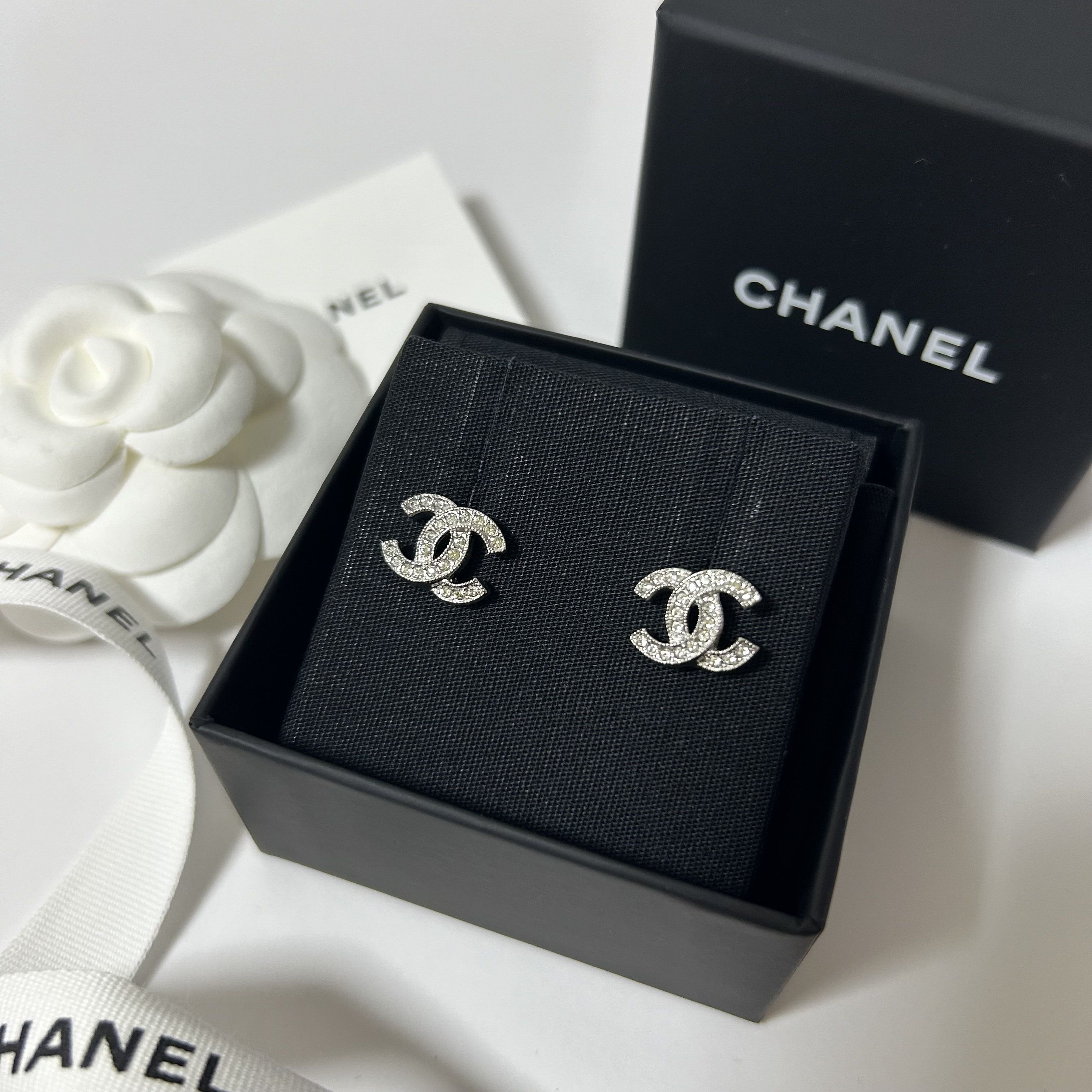 待望の再入荷！！】CHANEL ピアス メタル&ストラス ココマーク (CHANEL