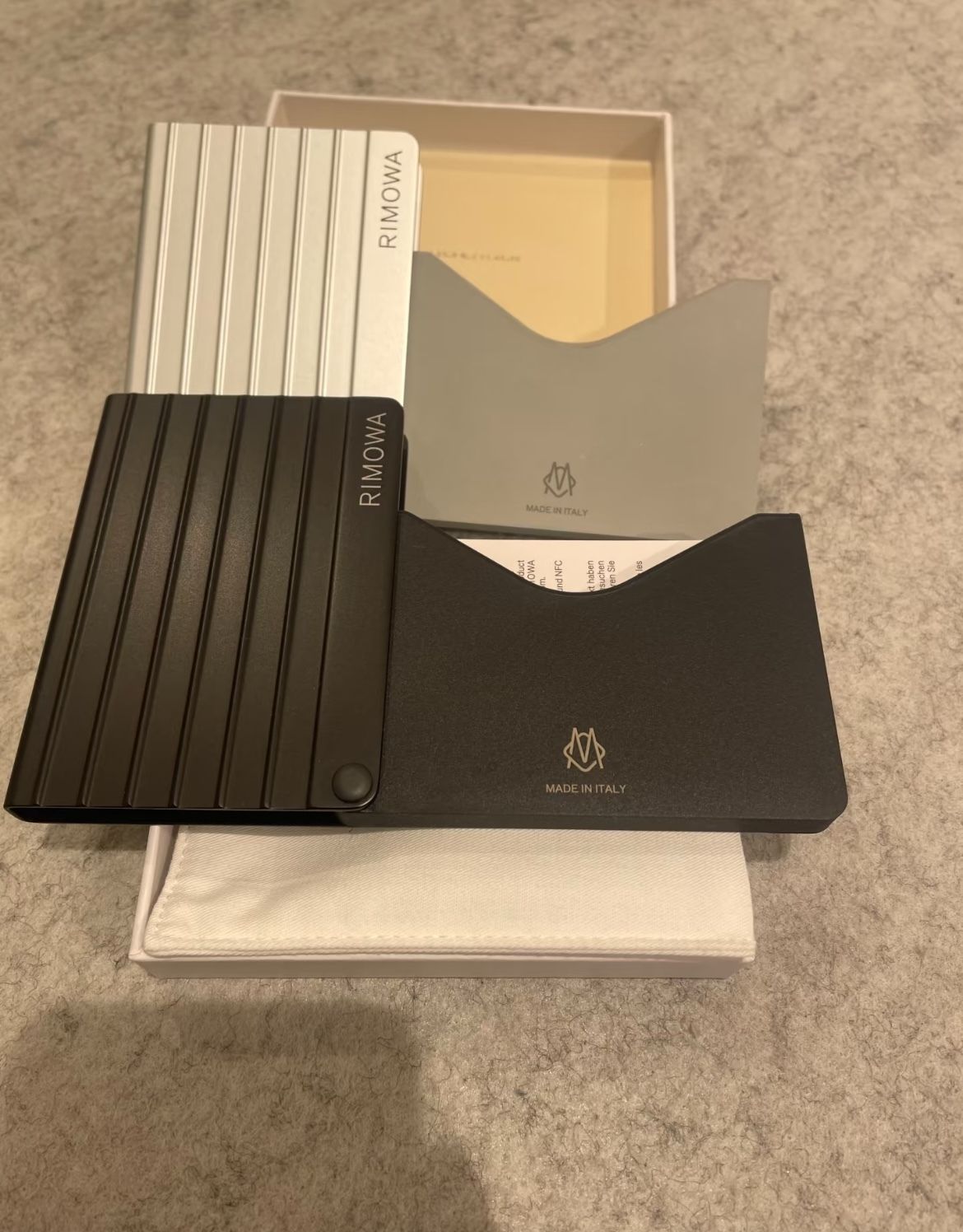 RIMOWA リモワ アルミニウム カードホルダー カードケース (RIMOWA