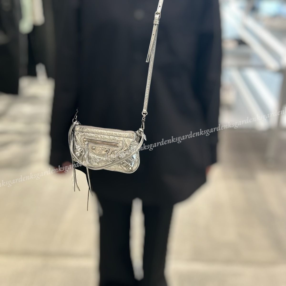 限定！すぐ届く！BALENCIAGA LE CITY ポーチ ストラップ付き