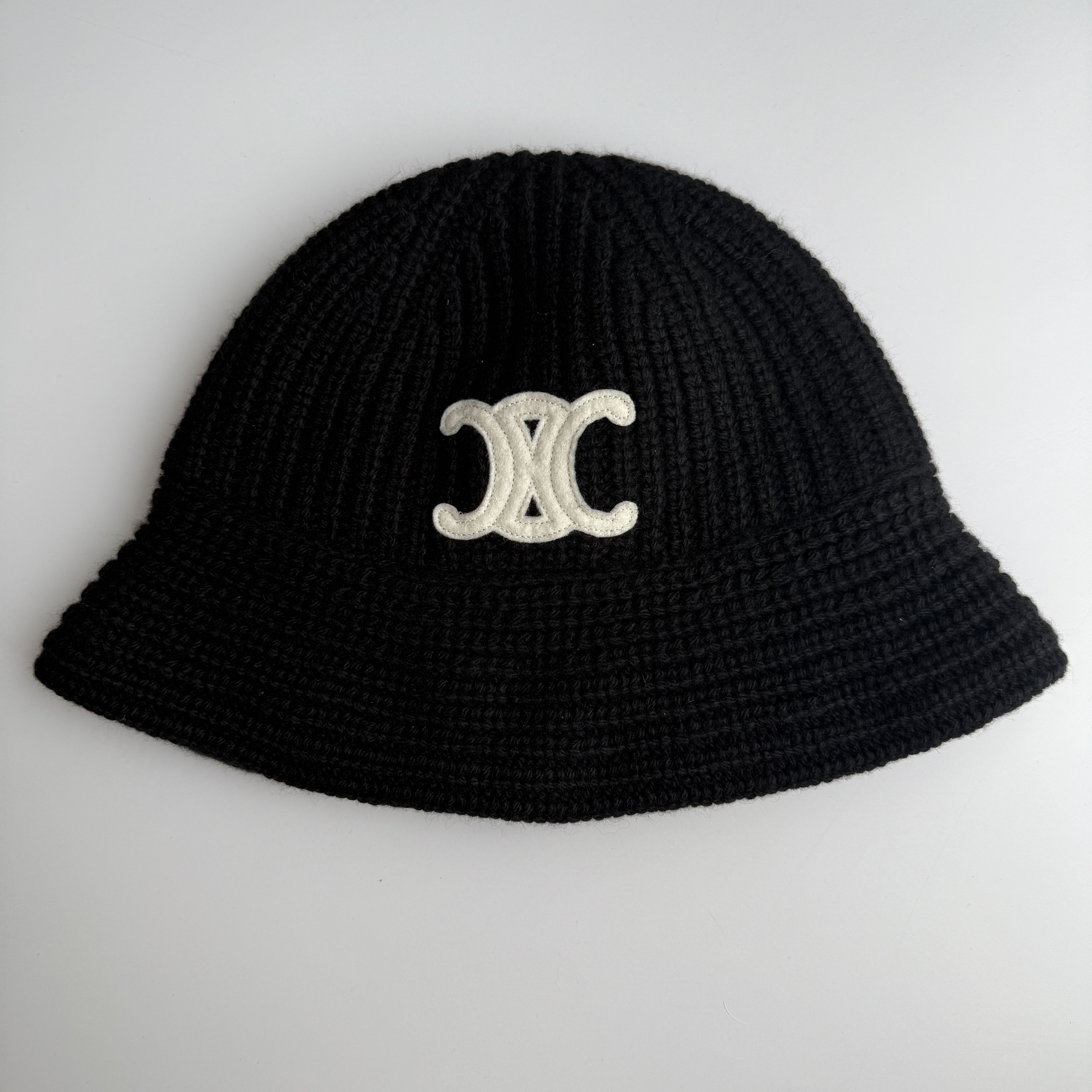 セリーヌ トリオンフ クロシェ バケット ハット 帽子 バケハ (CELINE