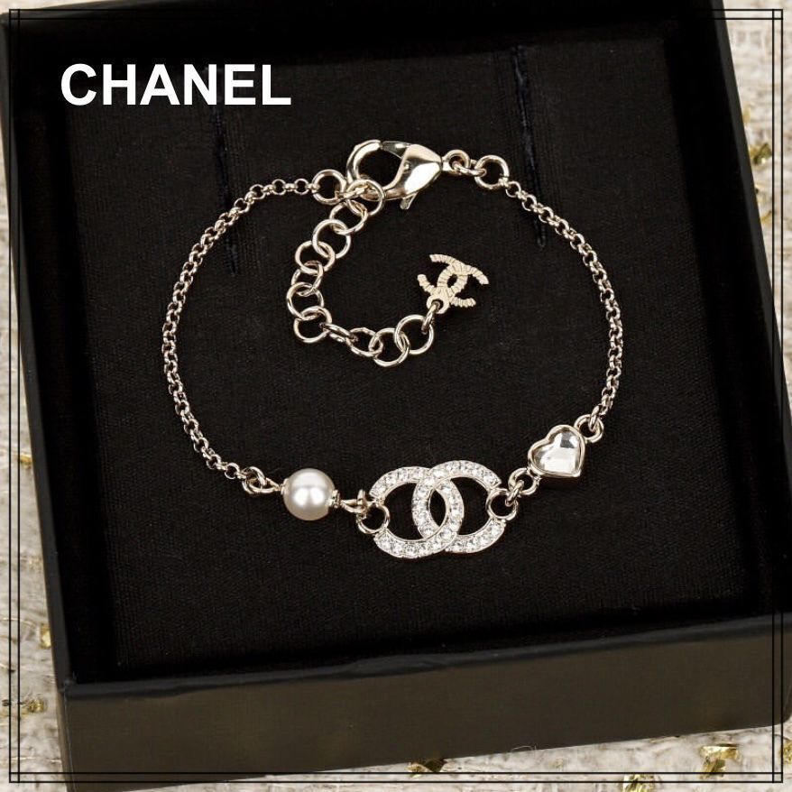 人気【CHANEL】モチーフが可愛い ブレスレット ギフトにも (CHANEL