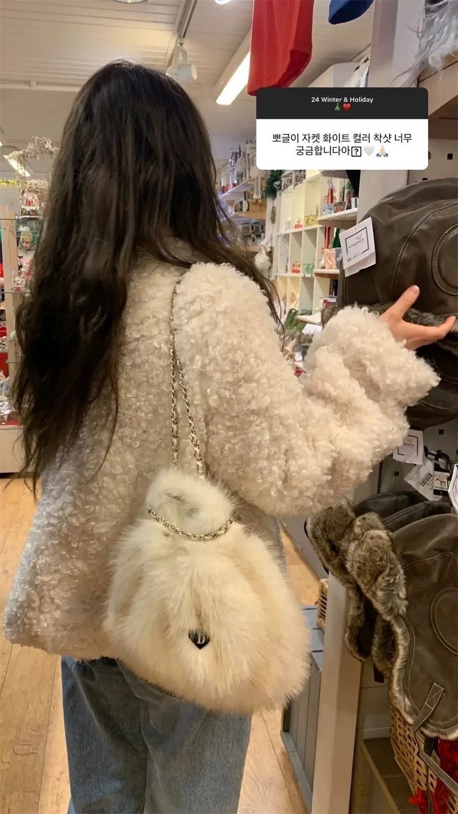 The Barnnet Ivory Fur Drawstring Backpack ファー バッグ (The