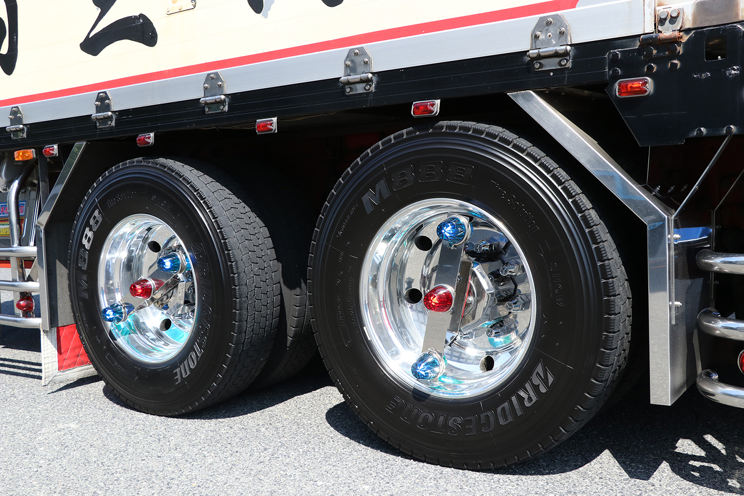 デコトラアイテム「ホイールマーカー」の仕組みを解説！ | 自動車情報