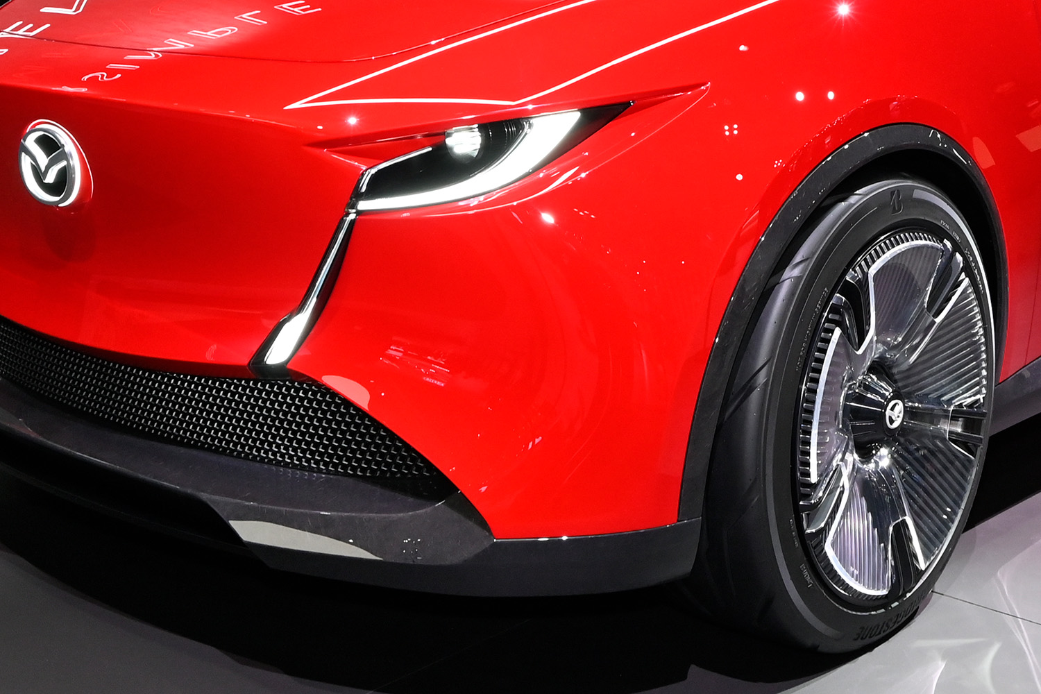 マツダ2クロスオーバーみたいな「ビジョン クロスコンパクト」があり