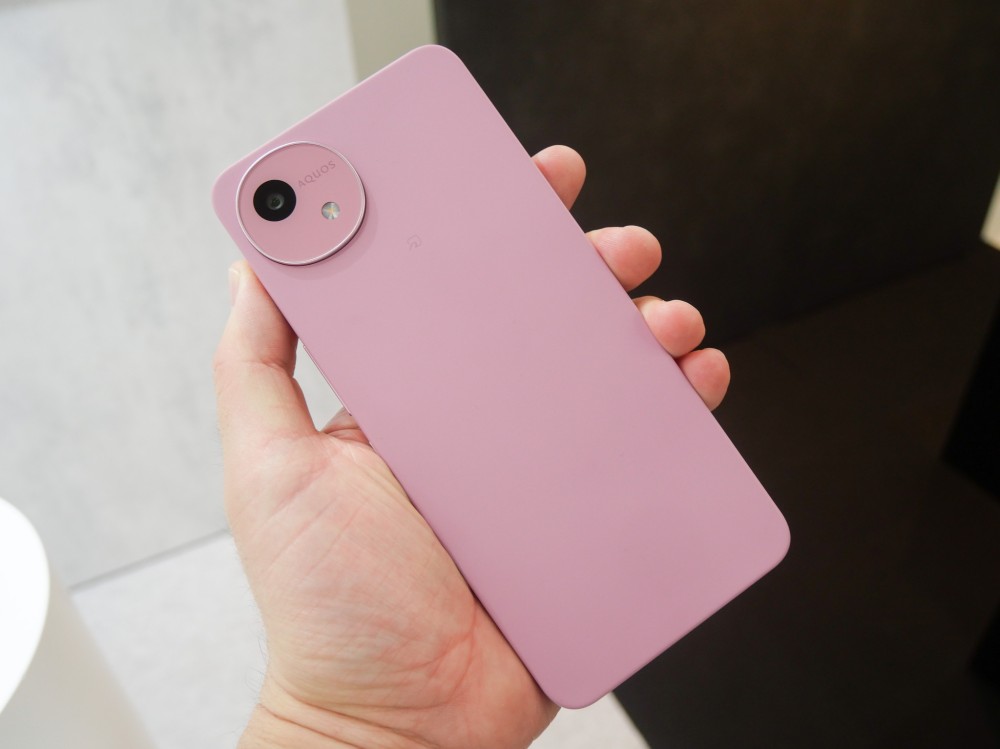 シャープがAQUOS wish5で打ち出す戦略、薄利多売のローエンド市場で