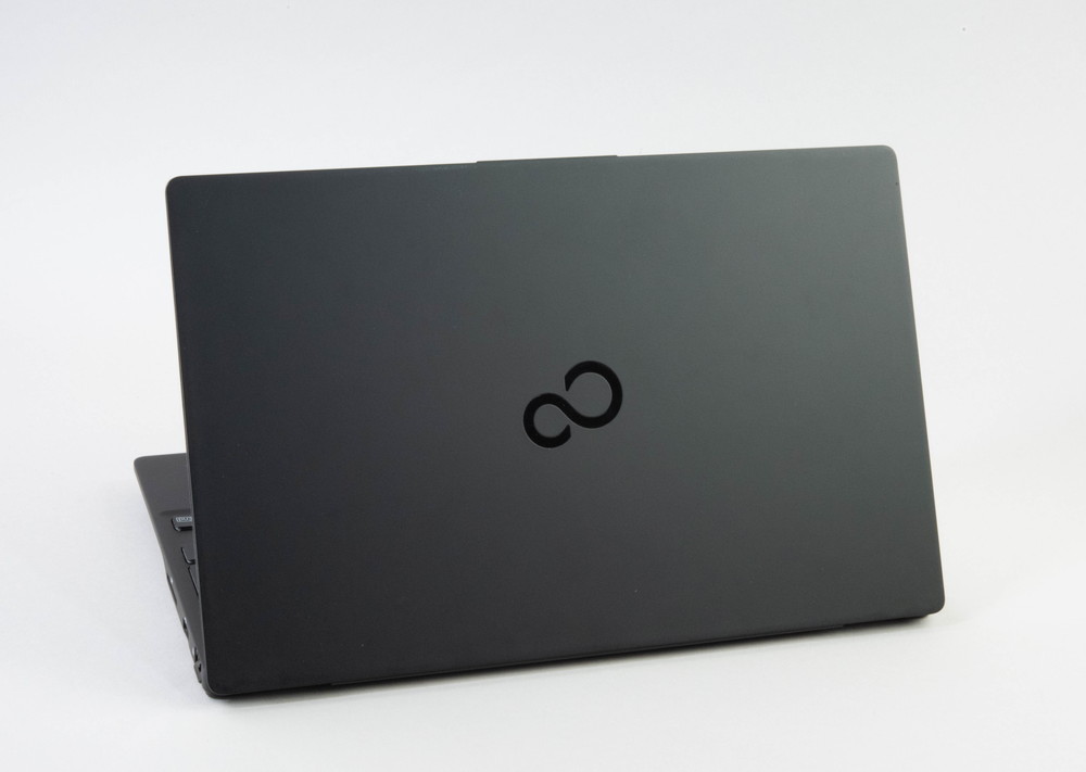 わずか634gの13.3インチノートPC、「LIFEBOOK UH-X／E3」をレビュー