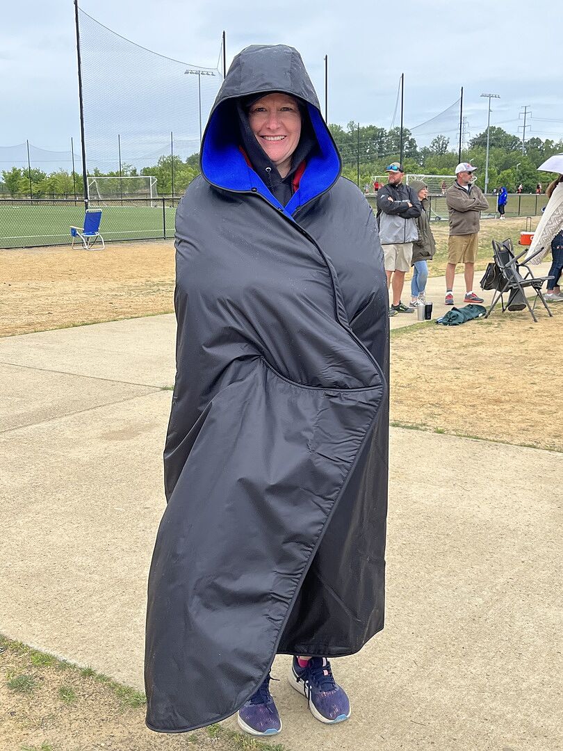 Mambe Waterproof Stadium Blanket with Hood and Bears Logo – Mambe