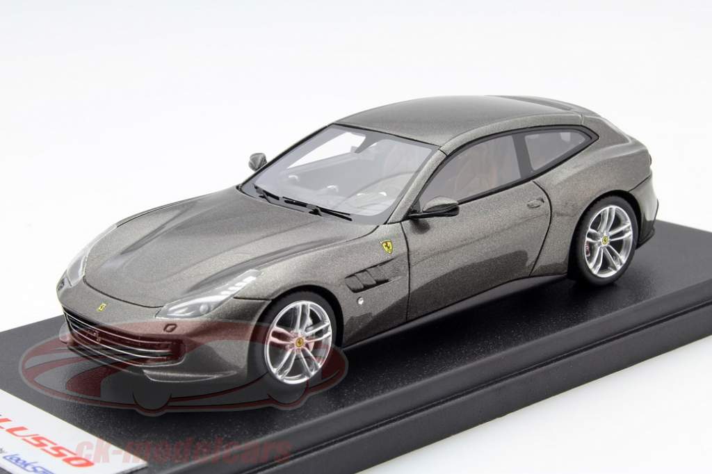 Ferrari GTC4 Lusso - the fastest way to the weekend