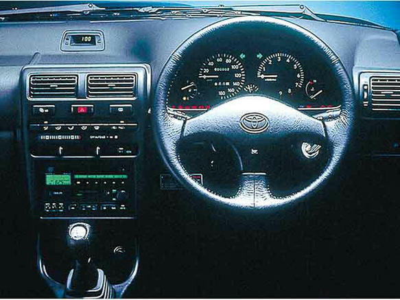 トヨタ スターレット 1989年式モデル 1.3 GT アドバンス AT のスペック