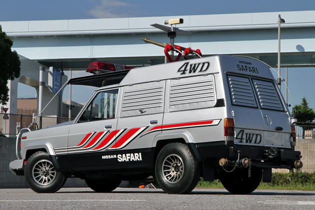 西部警察「日産 サファリ 4WD」、 ゲン(苅谷俊介)の運転で30年ぶりの