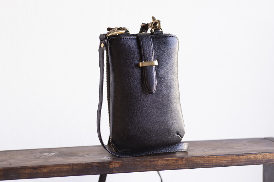 お財布ショルダー ブラック 縦型 お財布ポシェット スマホケース 本革