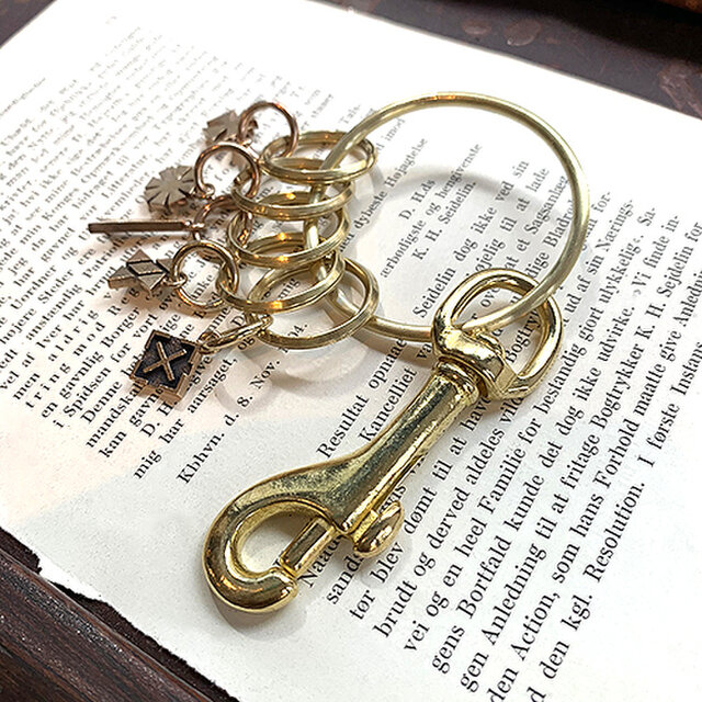 真鍮針突柄留金具付鍵束 rz-37 | iichi 日々の暮らしを心地よくする