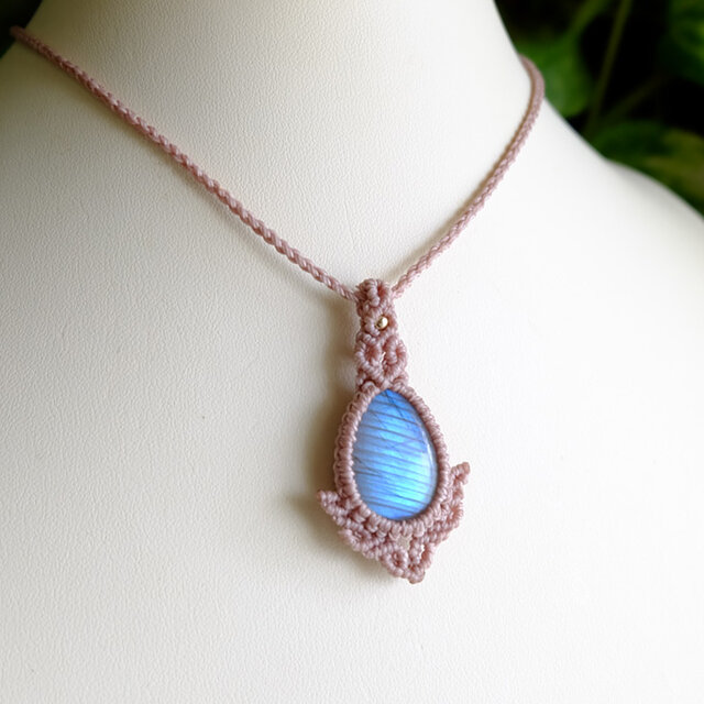 ラブラドライト（マダガスカル産）マクラメ編みミニペンダント