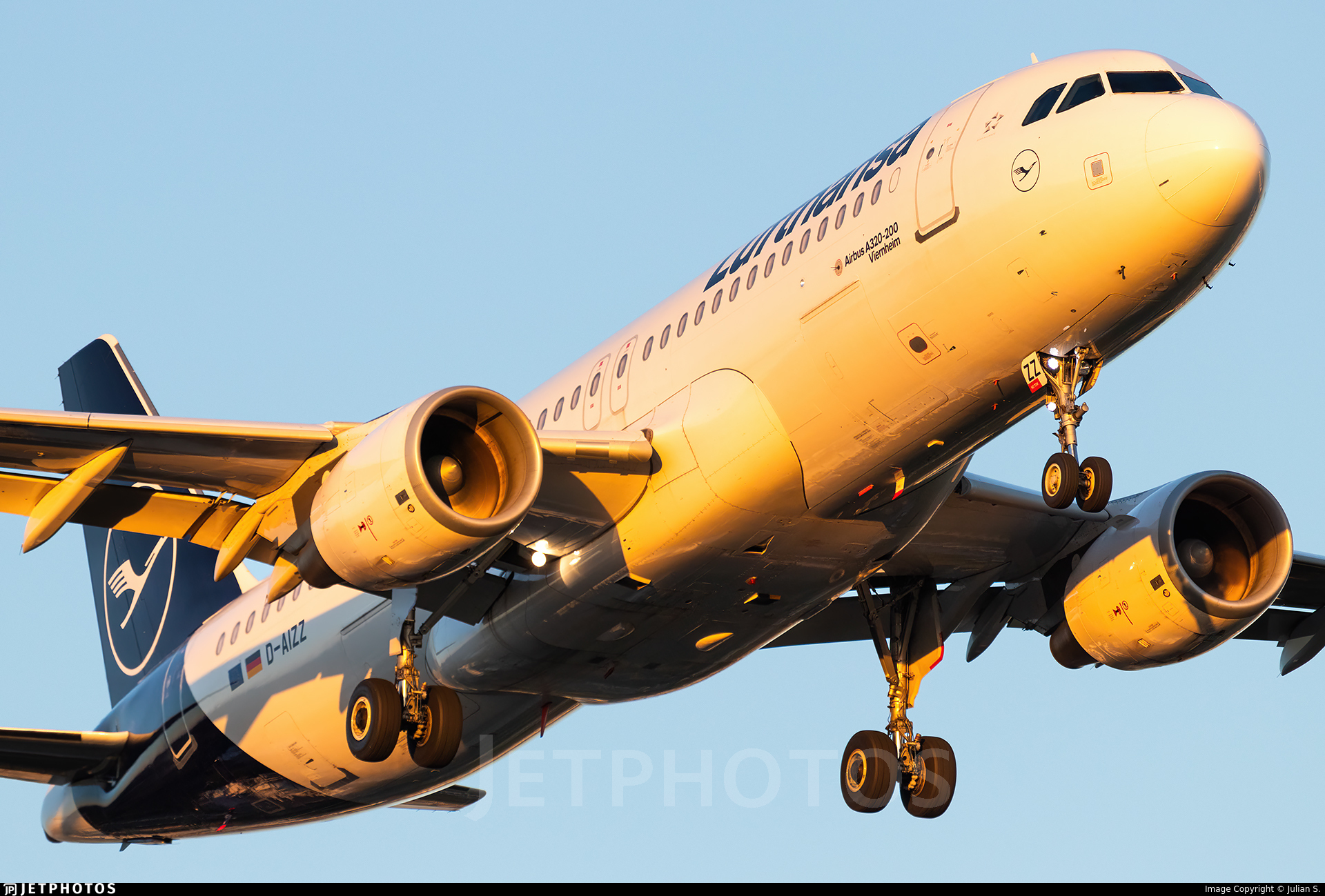 D-AIZZ | Airbus A320-214 | Lufthansa | Julian S. | JetPhotos