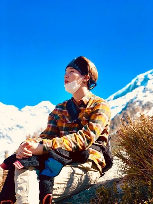 BTS（防弾少年団）のSUGA、ニュージーランドの自然に溶け込んだ姿を