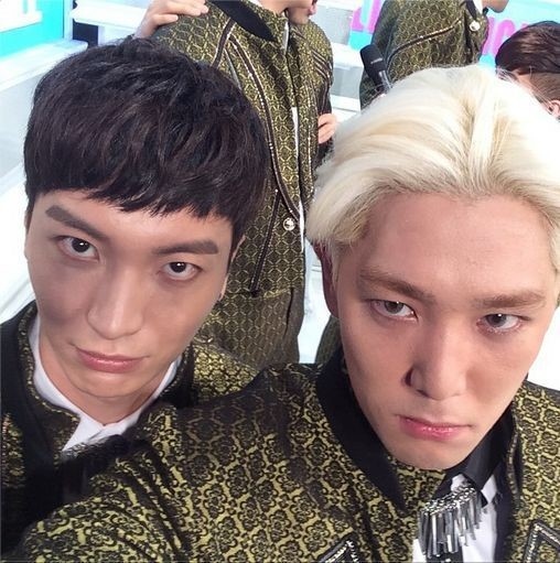 SUPER JUNIOR カンイン＆イトゥク、ツーショット公開“むっとした表情が