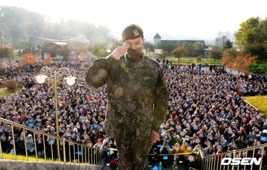 BIGBANGのG-DRAGON、ついに除隊！ファンの前で思い語る「ありがとう